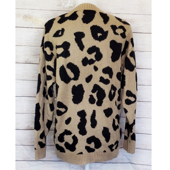 Forever 21 V-Neck Leopard Print Sweater - Picture 3 of 4
